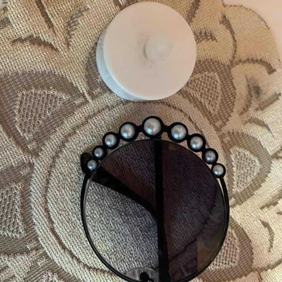 😎Sunglasses w/ Pearl Rim - Picture 8 of 8